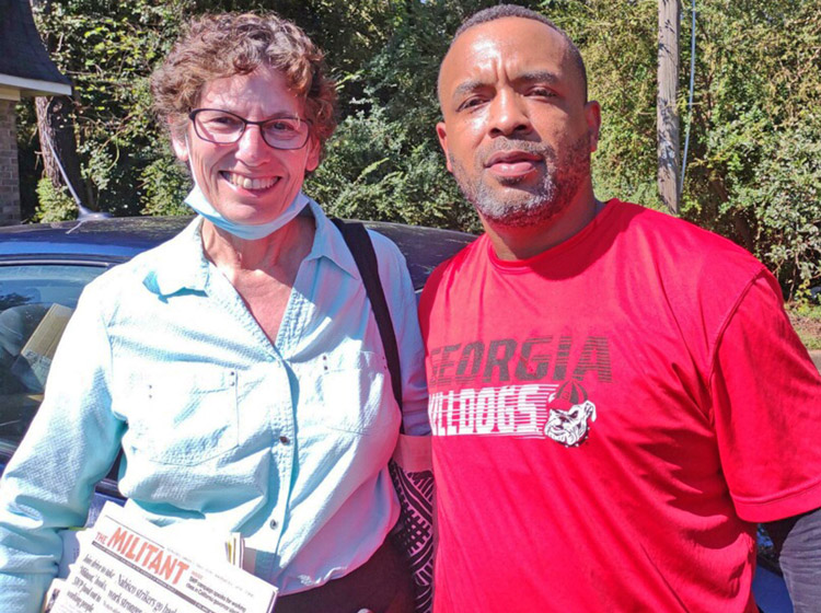 Rachele Fruit, SWP candidate for Atlanta mayor, spoke to Anthony Gillis in Decatur Sept. 25. He got a subscription, said, “We are not being heard. Everyone needs this information.”