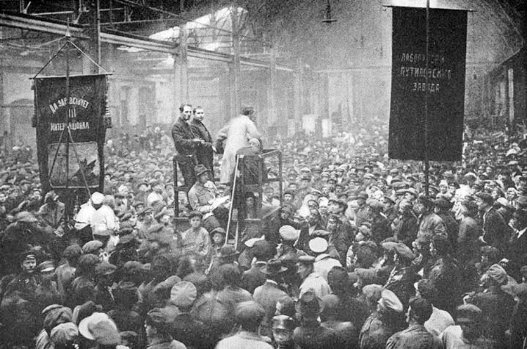 Meeting of factory committee during 1917 Russian Revolution. The victory of the Bolshevik-led socialist revolution inspired millions to build communist parties worldwide, including in U.S. Workers founded party here with “perspective of revolution in this country,” said James P. Cannon.