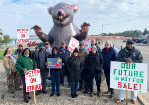 Since Oct. 5, 1,400 bakery workers have been on strike at Kellogg’s cereal plants. Chicago BCTGM Local 1 members and other supporters join picket in Battle Creek, Mich., Nov. 4.