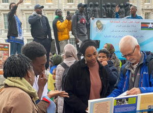 Dag Tirsén, right, and Lillian Julius, far left, introduce the Militant, books on revolutionary politics to participants at London protest in solidarity with fight against military coup in Sudan.