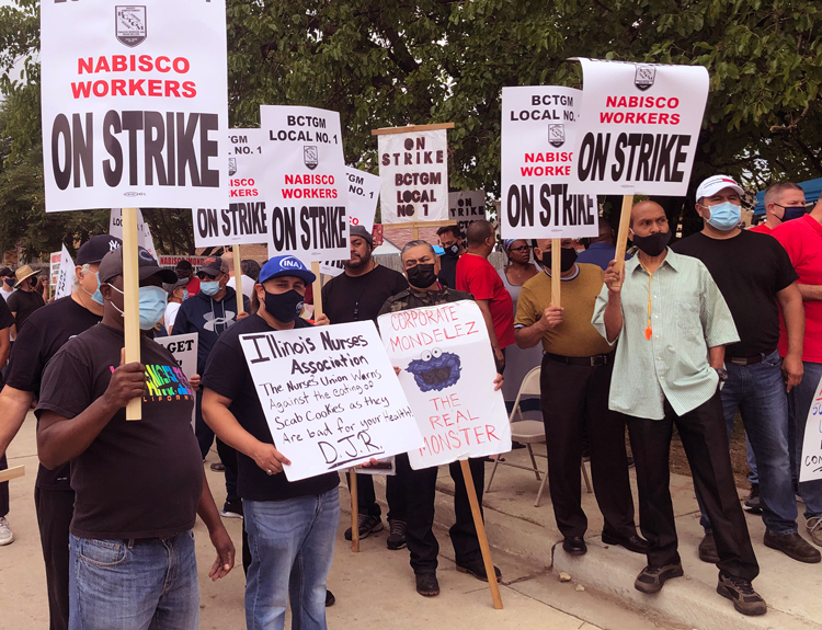 Mitin de apoyo a huelga en Nabisco, Chicago, 4 de sept. Entre las razones de los paros están los salarios divisivos y demandas por ajustes por el costo de vida, importantes para todo trabajador.