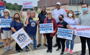 Bakery Workers union picket at Nabisco plant in Richmond, Virginia, Sept. 10, helped win nationwide battle for new contract. Women are in front ranks of struggles to strengthen union movement.