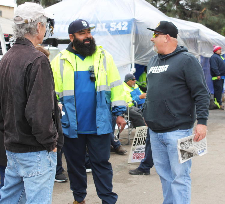 Socialist Workers Party member Bill Arth, left, speaks to members of Teamsters Local 542 on strike at Republic Services in Chula Vista, California, Dec. 29. An essential part of the SWP drive to win longer-term Militant readers is campaigning in defense of fighting workers.