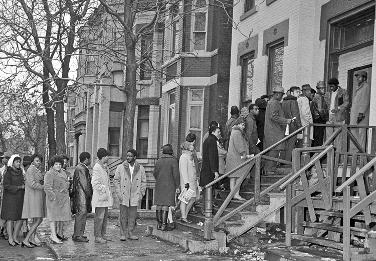 Thousands paid their respects at home of Black Panther Party chair Fred Hampton after he and Mark Clark were set up by FBI informants and killed there by Chicago cops, Dec. 4, 1969. Entrapment by FBI in Michigan case continues frame-up methods used against working people.