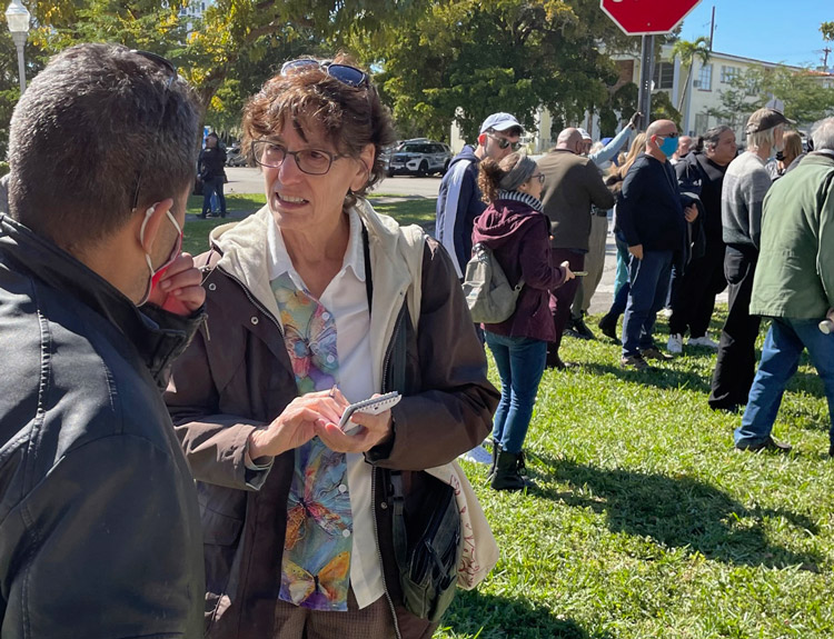 Rachele Fruit, Socialist Workers Party candidate for Florida governor, joins Miami protest over U.S. economic war against Cuba Jan. 30. At heart of SWP’s campaign is explaining the working class needs to take political power “as workers and farmers in Cuba did,” Fruit said.