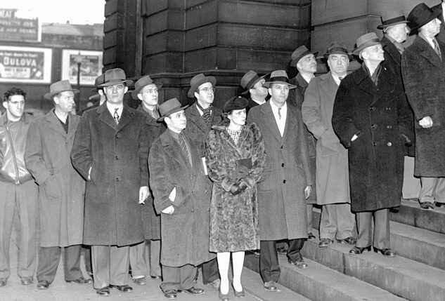 Leaders of the SWP and Minneapolis Teamsters, including James P. Cannon, second from right, ready to begin their jail terms in December 1943. In 1941, the 18 were sentenced under Smith “Gag” Act for organizing labor opposition to the U.S. rulers’ imperialist war drive.