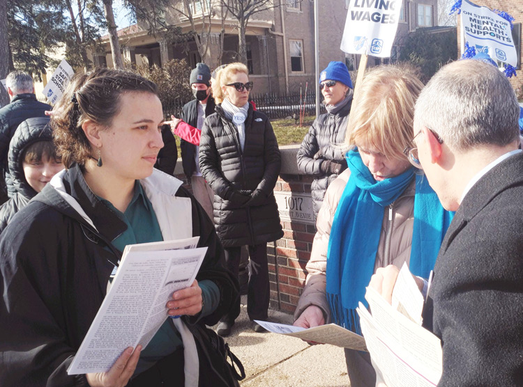 Socialist Workers Party candidates Gabrielle Prosser for Minnesota governor, David Rosenfeld for Congress bring solidarity to striking Minneapolis teachers, fighters against war in Ukraine.