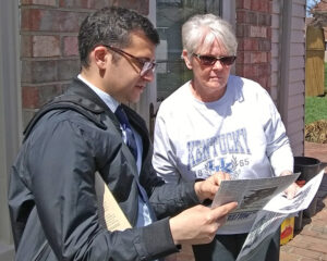 Campaigning in Georgetown, Kentucky, Samir Hazboun, SWP candidate for U.S. Senate in Ohio, told retired auto worker Connie Mowery, “We have to change which class is in power.”