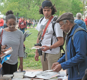 James Harris, right, SWP candidate for Washington, D.C., mayor, discusses Militant and books by SWP, other revolutionary leaders with participants at May Day rally in Lafayette Park.