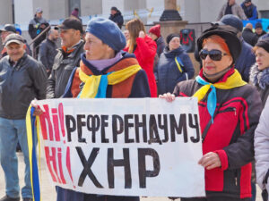 Whatever views participants at the book presentation might have on Moscow’s military assault on Ukraine, Waters said, “We all sense that the first large land war on the European continent in more than 75 years signals a new stage in the unraveling of the imperialist world order.” Above, March 21 protest in Kherson, Ukraine, against Moscow’s occupation.