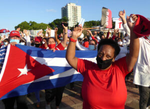 Desfile del Primero de Mayo, el Día Internacional del Trabajador, en Holguín, Cuba. El desfile más grande fue en La Habana, también se celebraron actos similares por toda la isla.