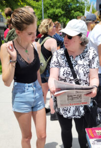 High School student Linda Bolster, left, subscribes to <em>Militant</em> after speaking with SWP supporter Holly Harkness at May 14 rally for women’s rights in Atlanta.