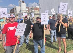 Striking BCTGM Local 100G members at Ingredion in Cedar Rapids, Iowa, picket plant Aug. 5, prepare to lead march against boss moves to cut jobs, health care, overtime pay after 8 hours.
