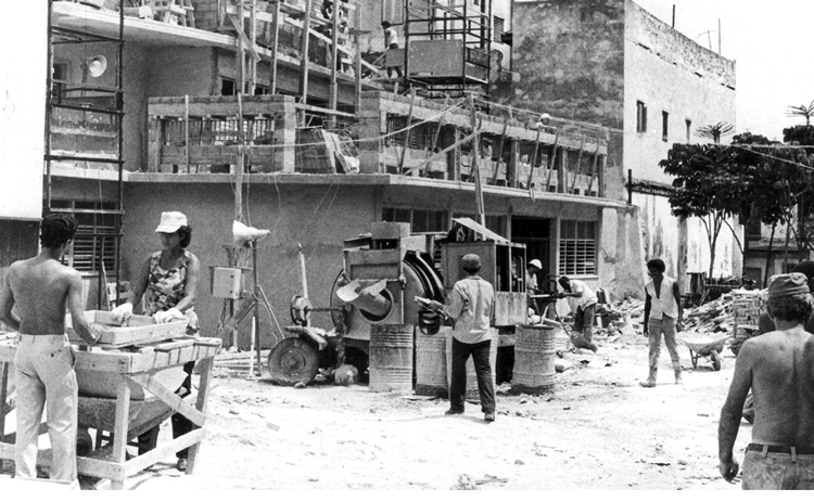 Cuban workers in volunteer construction brigade build child care center in 1980s. Castro said voluntary labor was the “brainchild” of Che Guevara. Castro and Guevara sought to put Cuba’s socialist revolution in hands of workers and farmers, opposite class course to Stalinism or Gorbachev’s “perestroika.”