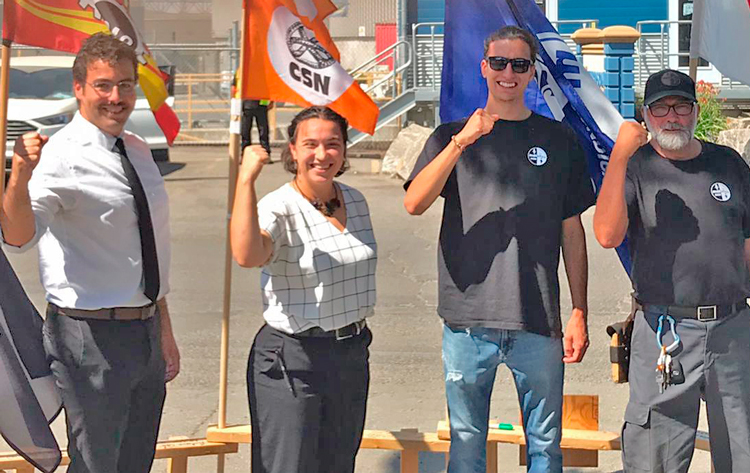 Félix Vincent Ardea, left, Communist League candidate for Quebec National Assembly in Marquette, and Gabrielle Prosser, SWP candidate for governor of Minnesota, join picket line in solidarity with striking maritime workers at Ocean Towing in Sorel, Quebec, Aug. 16.