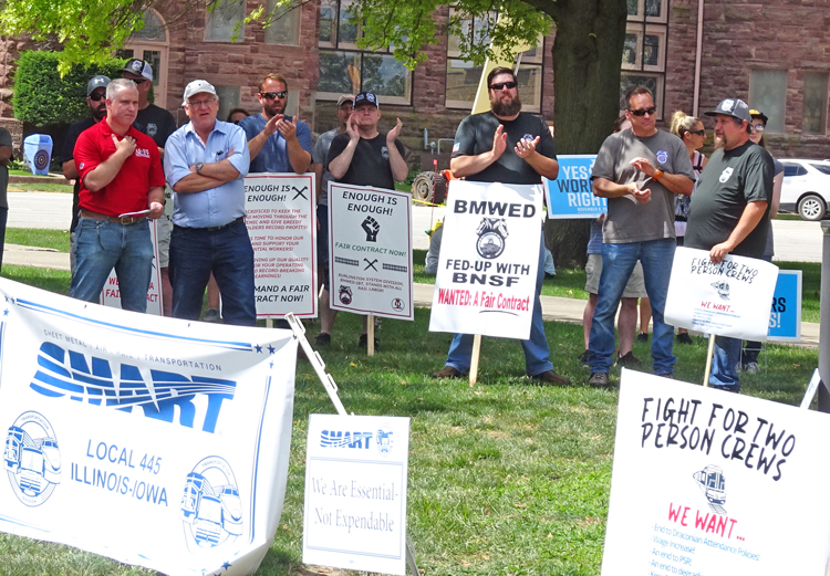 Over 150 rail workers and supporters rallied July 30 in Galesburg, Illinois, in fight over national rail contract, including against draconian attendance policies and one-person “crews.”