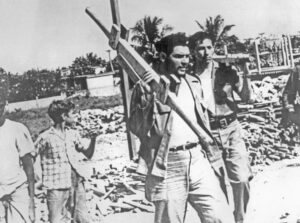 After Cuba’s workers and peasants came to power, Che Guevara, center, led in introducing voluntary labor as the socialist revolution deepened. That way, he said, a worker can see himself not as a commodity, but can “understand his full stature as a human being.”
