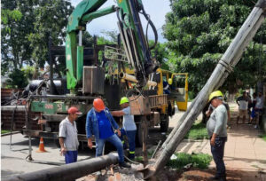 Crews repair electrical grid Sept. 30 in Pinar del Rió after Hurricane Ian. There is no better moment to explain the facts and win working people to oppose U.S. economic war on Cuba.