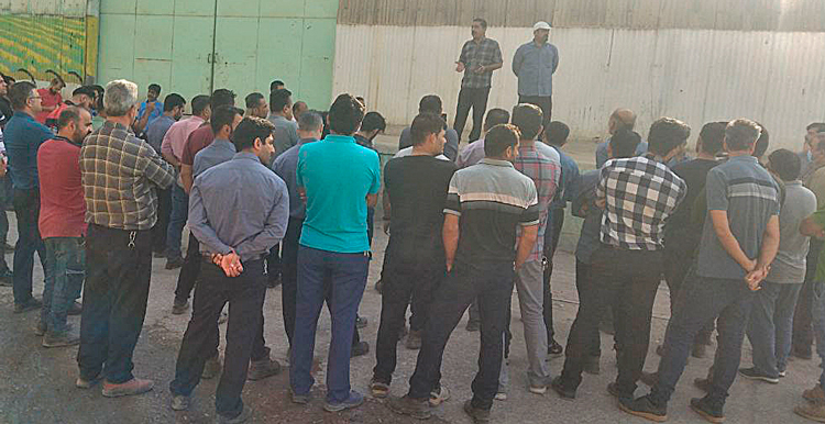 Workers at Haft Tappeh sugar cane mill meet Oct. 18 to demand higher wages, reinstatement of a dismissed union representative. The sugar cane workers union has also called for release of imprisoned union members and protesters.