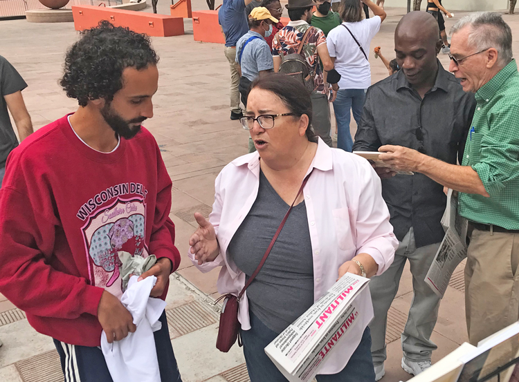 Demonstrators at Oct. 1 Los Angeles rally in solidarity with protests in Iran discussed road forward with Socialist Workers Party campaigners, getting 11 'Militant' subscriptions, 8 books.