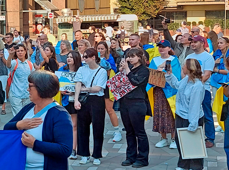 Rally in Vancouver, British Columbia, Oct. 16 by 300 supporters of Ukrainian independence. Putin’s terror bombing of Ukraine cities is deepening opposition across Russia.