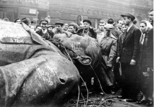 SWP leader James P. Cannon said Khrushchev’s 1956 speech exposing Stalin’s crimes showed “Soviet masses are beginning to stir.” By October, workers’ uprisings erupted against Stalinist regimes in Hungary, above, and Poland. Moscow put down Hungarian Revolution in blood.