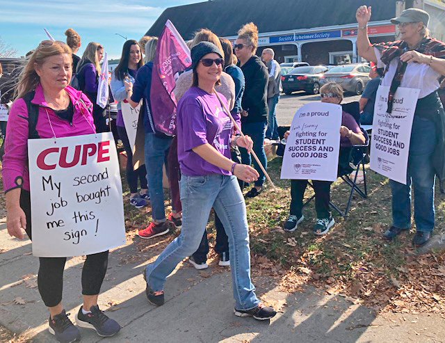 In Cornwell, Ontario, hundreds of striking school workers, members of Canadian Union of Public Employees, marched all day Nov. 4, one of many spirited actions across the province.