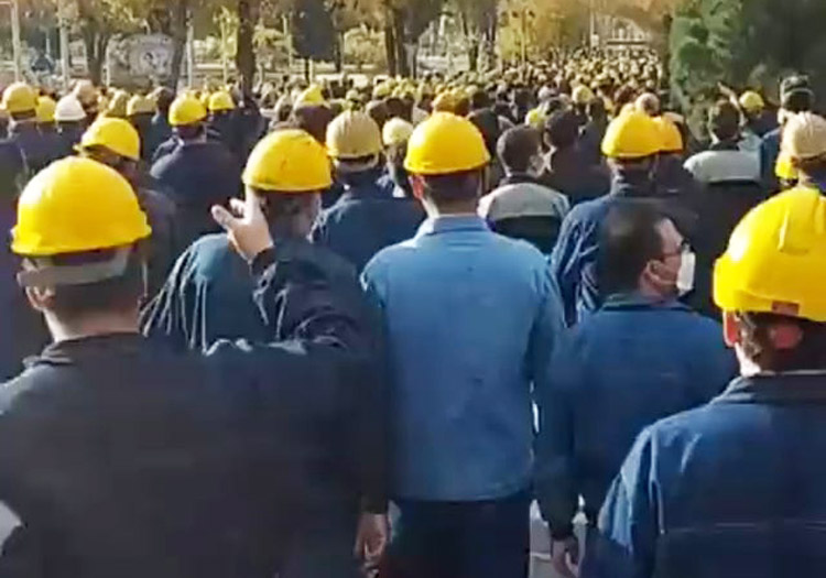 Striking workers at Isfahan iron smelting factory Nov. 26. Unionists have waged a series of strikes against boss, government attacks alongside widespread protests sweeping Iran.