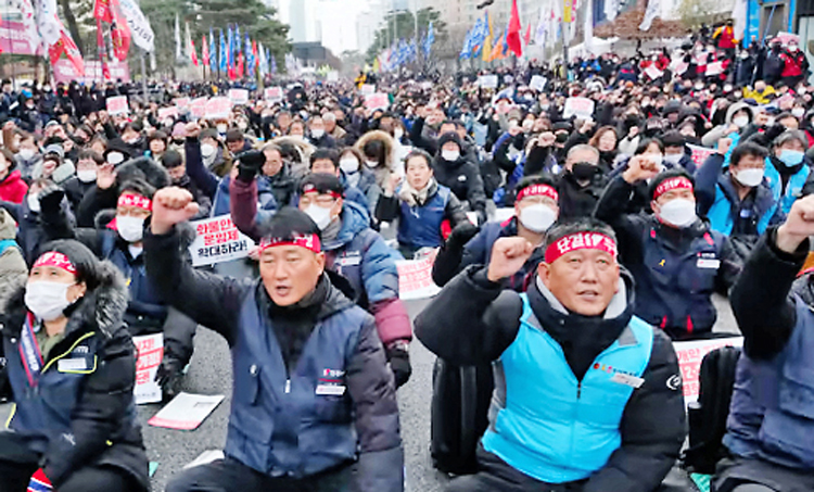 Thousands of South Korean owner-operators went on strike.