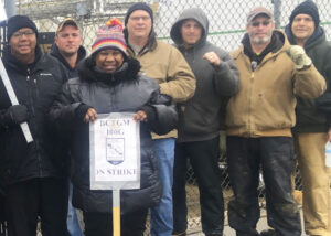 Ingredion strikers, members of BCTGM Local 100G, picket plant in Cedar Rapids, Iowa, Dec. 29. Veronica Hopkins, center, BCTGM Local 1 representative from Chicago, brought $1,521.