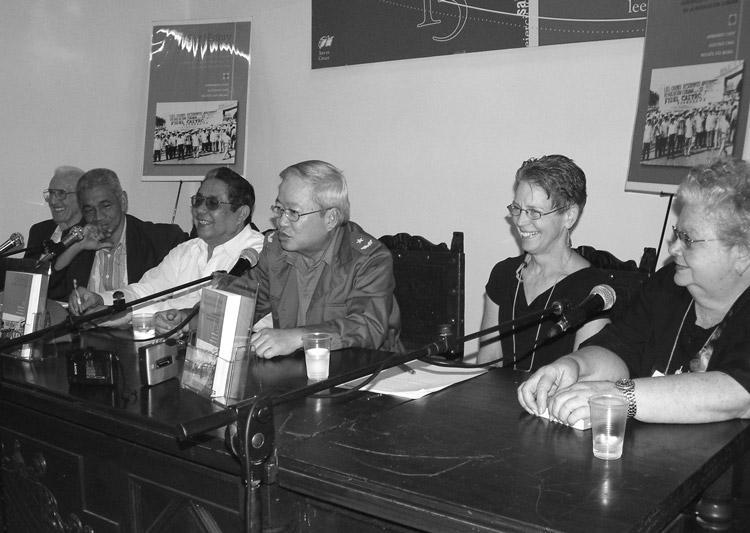 Iraida Aguirrechu, right, of Editora Política, at Feb. 6, 2006, Havana International Book Fair presentation of Our History Is Still Being Written: The Story of Three Chinese Cuban Generals in the Cuban Revolution. From left, Cuban Vice President José Ramón Fernández; generals Gustavo Chui, Armando Choy and Moisés Sío Wong; Pathfinder President Mary-Alice Waters.