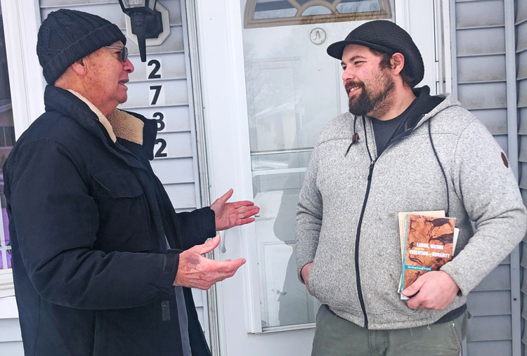 Mike Matsey, right, a Militant reader in Lake Station, Indiana, discusses SWP with Dan Fein Jan. 28. He got The Low Point of Labor Resistance Is Behind Us and Militant renewal.