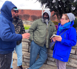 Joanne Kuniansky, SWP candidate for New Jersey state Senate, talks with striking Camden, New Jersey, sanitation workers, from left, Bill Atkinson, Rhashik Mathes, and Moe, on Teamsters Local 115 picket line March 4. “We need workers control over our jobs,” said Kuniansky.