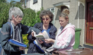 Hugh Robertson and Celia Pugh, center, take Militant and Pathfinder books door to door, building support for striking truck drivers in Dagenham, East London, May 10, 2015.