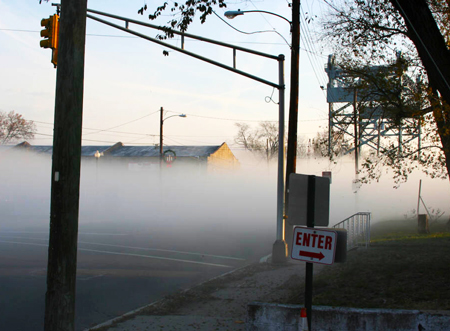 Residentes de Paulsboro, Nueva Jersey, creyeron que la nube de cloruro de vinilo que los cubría era neblina, después de que el descarrilamiento de un tren resultó en la ruptura de un vagón con la substancia tóxica el 30 de noviembre de 2012. 