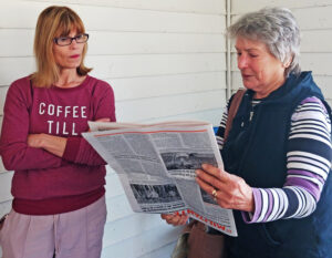 SWP campaign supporter Valerie Libby, right, shows Militant to Vicky Hamilton in Springfield, Ohio, March 28. Hamilton and her husband run a small produce farm near where a Norfolk Southern train derailed March 4. “How do we know we are getting the facts?” Hamilton asked.