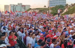 Marcha para celebrar Día Internacional de los Trabajadores, La Habana, 5 de mayo. El acto fue pospuesto del 1 al 5 de mayo por mal tiempo. Actos similares ocurrieron por toda la isla.