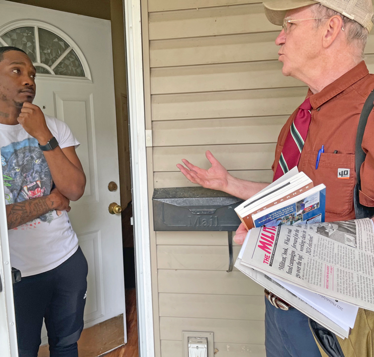 Chris Hoeppner, Socialist Workers Party candidate for mayor of Philadelphia, introduces the party’s working-class program to Maurice Fleming, a home care worker, May 28.