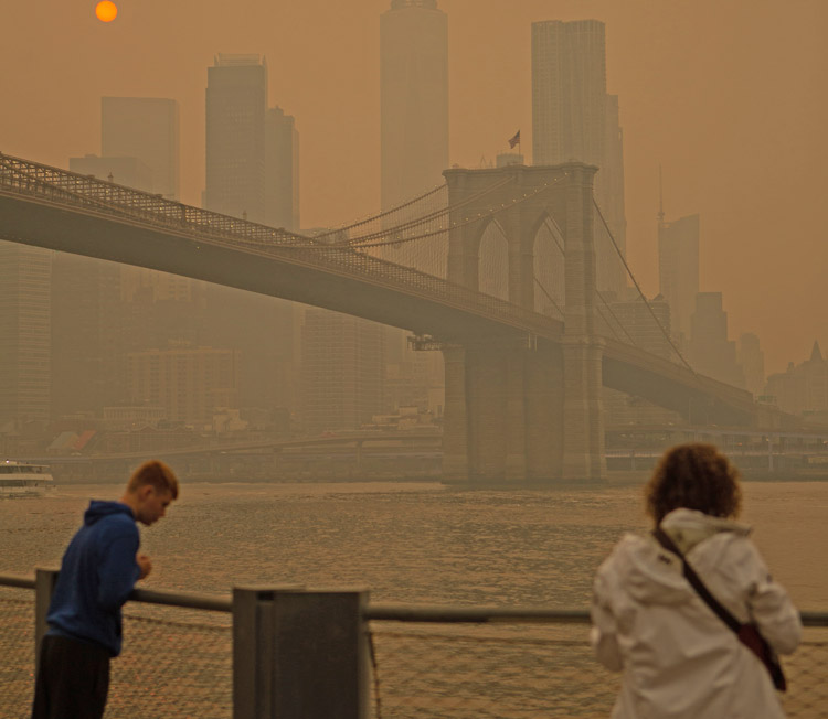Qualité de l'air dangereuse à New York le 8 juin en raison des feux de forêt au Canada. La destruction généralisée par les incendies est le résultat des priorités des dirigeants capitalistes dans leur quête de profits et de l'indifférence du gouvernement.