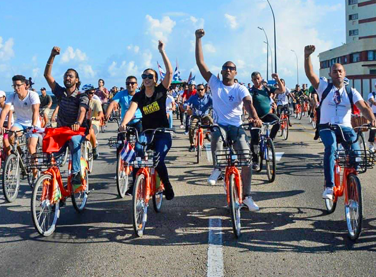 Some 80 delegates from 30 countries expressed solidarity with the Cuban people and their socialist revolution in Havana May 27. They joined a bicycle caravan along the Malecón seafront boulevard protesting Washington’s trade and financial embargo against Cuba