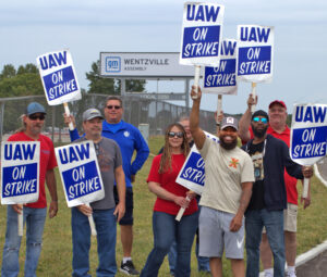 Strikers at GM plant in Wentzville, Missouri.
