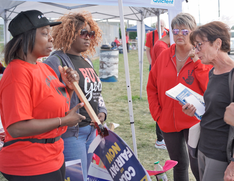 Socialist Workers Party member Betsy Farley, right, discusses significance of United Auto Workers strike with Local 12 members on the picket line in Toledo, Ohio, Sept. 18.