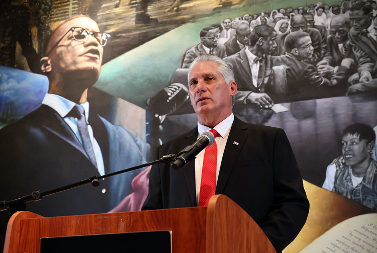 Presidente cubano Miguel Díaz-Canel habla en Centro Malcolm X en Harlem, Nueva York, sept. 18.