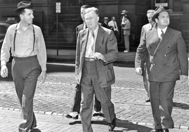 Farrell Dobbs, left, and James P. Cannon, center, in Minneapolis, 1941. They were among 18 leaders of Socialist Workers Party and Minneapolis Teamsters facing government frame-up charges as U.S. rulers prepared to drag working people into the second imperialist world war.