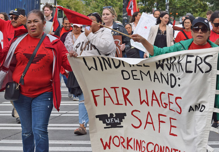 Mushroom workers from Sunnyside, Washington, and supporters rallied in Seattle Aug. 31 in fight for recognition of their union, the United Farm Workers, and for a contract.