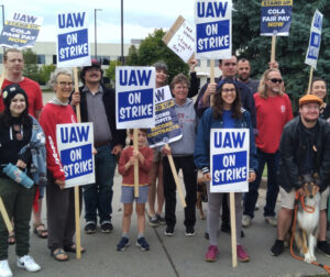 UAW Local 722 strikers at GM distribution facility in Hudson, Wisconsin, Sept. 23. “The company won’t give anything without a struggle by the workers,” said Steve Frisque, the local’s president.