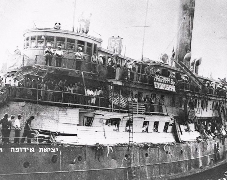 Inmigrantes judíos en el barco Exodus en el puerto de Haifa, 18 de julio de 1947. Gobernantes británicos no les permi-tieron desembarcar. La traición por los Partidos Comunistas estalinistas ante las oportunidades revolucionarias en Eu-ropa en los años 30 que permitió el ascenso al poder de Hitler en Alemania; la negativa de Washington y otros poderes imperialistas de permitir la entrada a los judíos; y el asesinato a sangre fría de 6 millones de judíos en el Holocausto llevaron a la formación de Israel como un refugio para los judíos en 1948.
