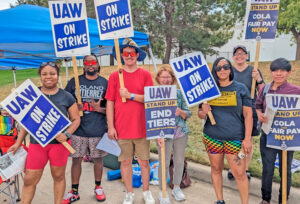 United Auto Workers members and supporters on picket line in Roanoke, Texas, Oct. 2. Autoworkers are fighting against two tiers, family-busting schedules and unlivable wages.