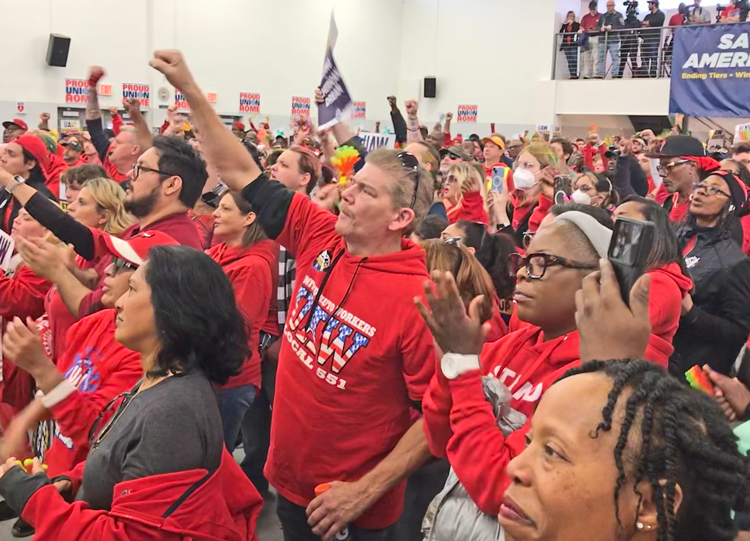 Chanting, “No deal? No wheels!” members of United Auto Workers Local 551 rallied at their union hall Oct. 7 in Chicago. The 4,600 workers at Ford there went on strike Sept. 29, bringing the total to 25,000 workers on strike against the Big Three auto companies in 21 states.