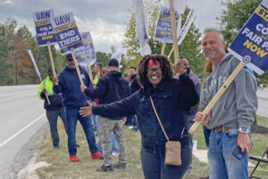 Miembros del Local 862 del UAW en huelga contra planta de camiones de la Ford en Louisville.  “Prioridad es proteger empleos, sustento de trabajadores”, dijo dirigente del local al Militante.